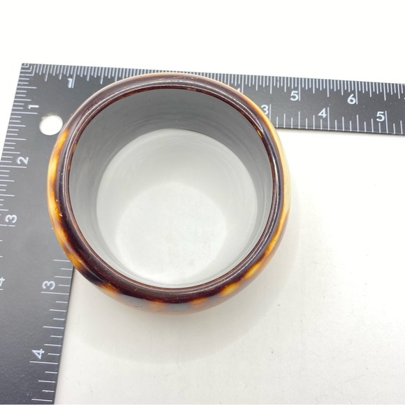 Abstract Cream Brown Distressed Lucite Bangle Bracelet - Picture 3 of 7